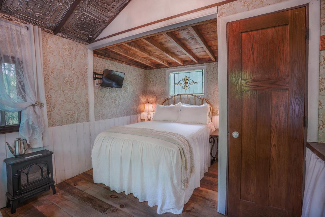 Vintage Wild West Tiny Hotel In The Woods! Pine City Exteriör bild
