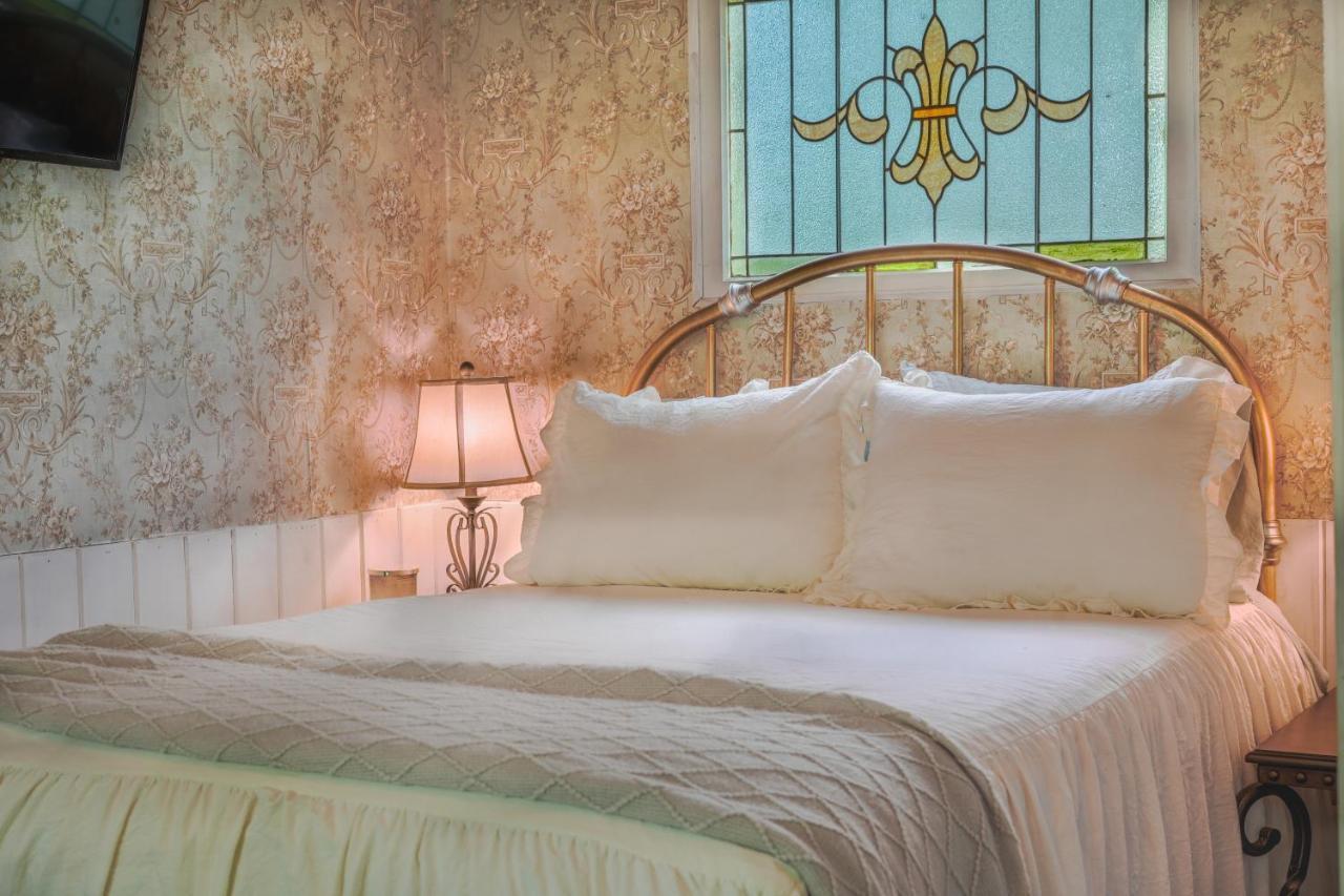 Vintage Wild West Tiny Hotel In The Woods! Pine City Exteriör bild
