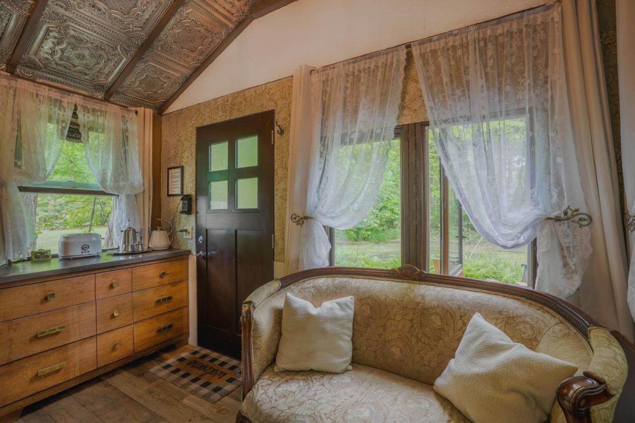 Vintage Wild West Tiny Hotel In The Woods! Pine City Exteriör bild