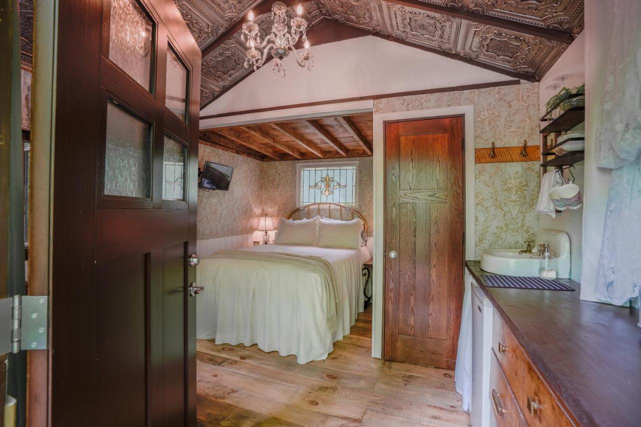 Vintage Wild West Tiny Hotel In The Woods! Pine City Exteriör bild